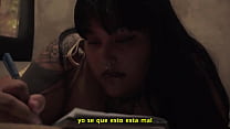 Mi padrastro viene cansado del trabajo y se acuesta en el sillon, yo le chupo toda la pija mientras