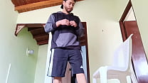 I come home from exercising and I take advantage of the fact that I'm alone to masturbate, very delicious.