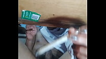 POV: se masturbando debaixo da mesa até gozar durante home off