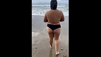Surprising I record a sexy Colombian girl on the beach and we ended up fucking very hard on the beach.