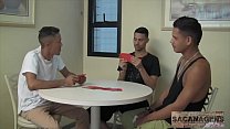 AMIGO PERDE NO JOGO DE CARTAS E PRECISA DAR PARA OS DOIS AMIGOS COMO CASTIGO