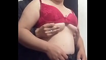 juego un rato con sus tetas mientras miran por camara web antes de coger