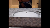 pajeandome en el baño