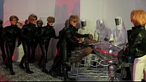men in leather cara com macacão de couro, men in leather catsuit,