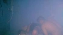 Enfiestada cojiendo entre nubes  de humo