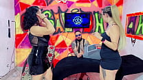 The fode diguinha dj chupo muito a buceta da atriz Niikki até fica com a boca toda molhada ! As duas fizeram uma suruba de peitos na tela !