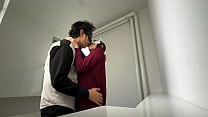 不倫妻は場所を気にしながらもSEXに溺れる