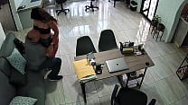 uno de mis exprofesores de escuela me sedujo en una reunion y terminamos con una ida a coger con este viejito dandonos primero un faje en la sala