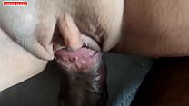 Chupando e dando a buceta com direito de duas gosadas uma na boca e uma na buceta