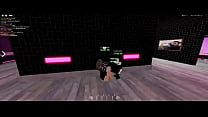 morocha se come una polla enorme en un trio de roblox