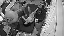 Camera escondida em apartamento alugado flagra suruba acontencendo