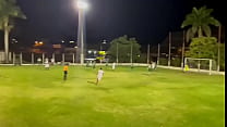 girando e arrebentando o Léo