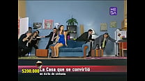 vanesa borghi modelo sin ropa interior en programa de tv en vivo con minifalda