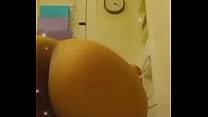 Lightskin Keisha shaking ass