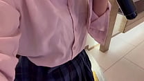 1人カラオケ来たら、おちんちんみたいなイカの臭いがして、おちんちんを想像してしまい興奮してカラオケでオナニーしちゃいました...