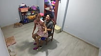 Que rara silla, siento algo en mi entrepierna ouch no sabía que terminé sentada en tu polla, castigame perro