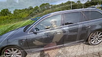 WICHSEN WÄHREND DER FAHRT?! PERVERSER ANHALTER SPRITZT DREIST IM AUTO AB!