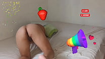 En  este video Evaluna modela su enorme culo