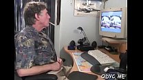 Hotty gets finger screwed