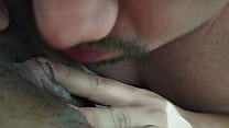 Marido chupando a buceta da esposa