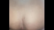 Ella le encanta probar pene y le gusta culear viendo televisión y con placer le gusta culear