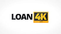 Nonton Loan4k. Blonde Süße Kann Keine Miete Zahlen, Also Geht Sie Zur Bank, Um Einen Kredit Zu Bekommen thumbnail
