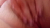 Jugando con mi vagina rosada