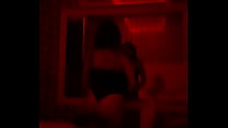 Que bela bunda ela tem, vou me acabar