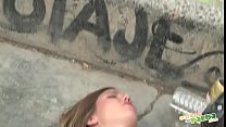 Patinadora guarrilla que busca un macho follador