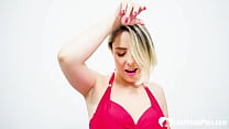 Blonde uses toy to pleasure herself analy