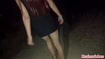 Levo minha esposa para passear sem calcinha na praia de noite!