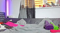 Nonton Camrecordings.me Presenteert: Blonde Sletje Siswet19 Speelt Hevig Solo Met Reusachtige Dildo En Beukt Haar Eigen Kontje Lekker Nat thumbnail