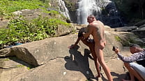 Vídeo amador bastidores podendo a pretinha 18 na cachoeira no ar livre (COMPLETO NO RED E NO CHER)
