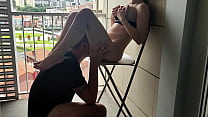 Mi Novio me come el Coño y el Culo en el Balcon al aire Libre frente a Nuestros Vecinos