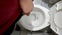 Outro mijão, cade as cadelas submissas?