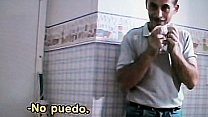 Viejo se mete al dormitorio de