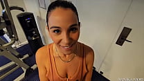 Tu riusciresti a resistermi se ti guardassi così? Tra pochi giorni uscirà il nuovo video! Sei eccitato all'idea, v...