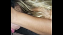 Madre soltera chupa mi pene