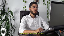 Mentiu pra esposa e gozou vendo pornô gay no escritório.