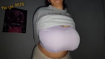 Mi Vecina me pasa un Vídeo jugando con sus Tetas Enormes