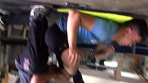 Jovencitos calientes estirandose
