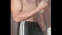 Rola marcando no shorts