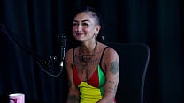 Começou vendendo packs, desde cedo gostava de exibir o corpo, se identifica como Pansexual e quando teve que dominar... - Caroleta Roots & Bruna Carlos (SHEER/RED)