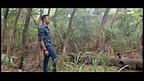 Comendo passivo na floresta