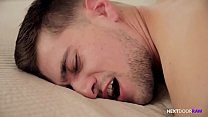 NextDoorRaw Je pense avoir un béguin brut sur Quentin Gainz! Il est chaud!