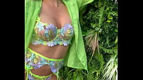 Série photo au couleur de l'été. Accessible en entier et en PORN pour tous ...
