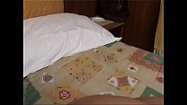 Nonna si masturba la figa con un dildo gigante