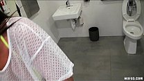 Amateur bikini beauty is picked up at the beach for a quick fuck