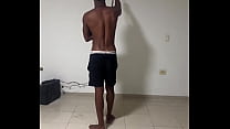 Fui pintar a casa do meu amigo , e botei ele pra mamar