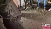 A casada safada Monica Lima, sai de roupao para receber os amigos do corno para o futebol enquanto ele esta no banho, ela nao resiste e faz open xeca para os pauzudos na garagem da casa.